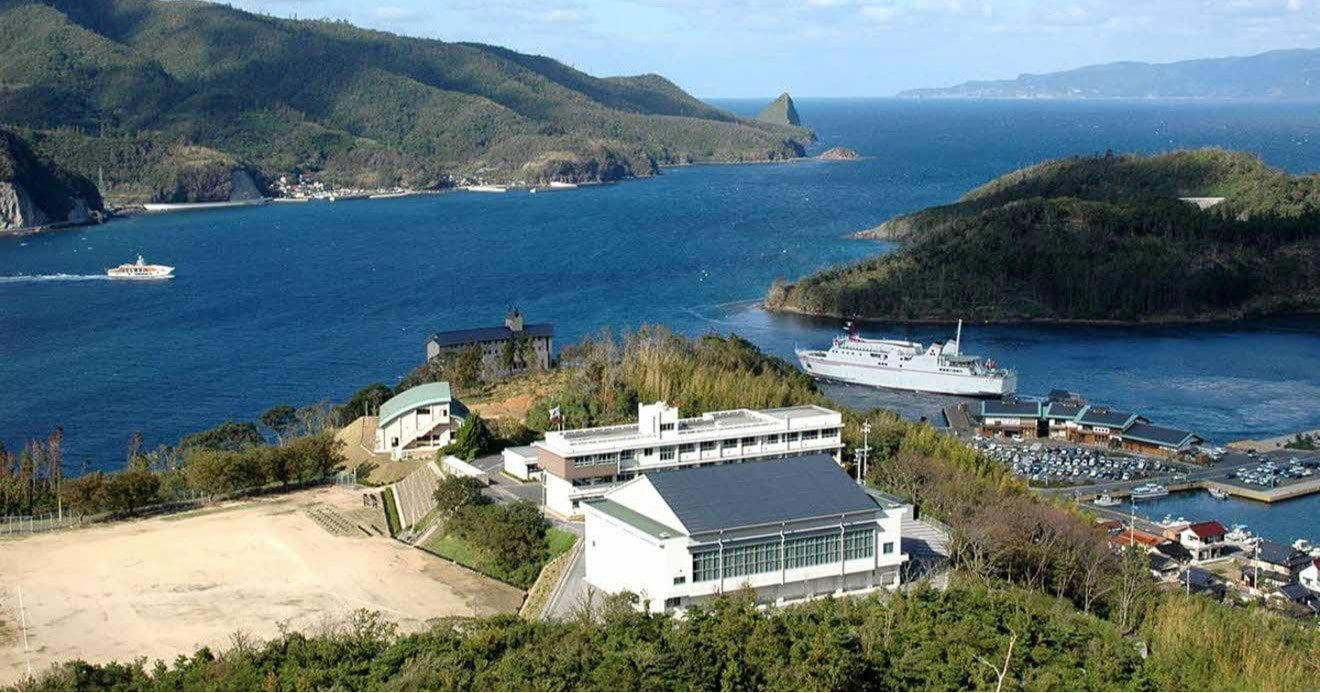 ■離島の高校で行われる「魅力化プロジェクト」, ■教育を基点にした町おこし, ■島前高校を象徴する学び——「普通科」と「地域共創科」, ■週に1日まるごと、教室を出る, ■失敗を発表し、たたえ合う「失敗の日」, ■「ないものはない」という言葉の意味