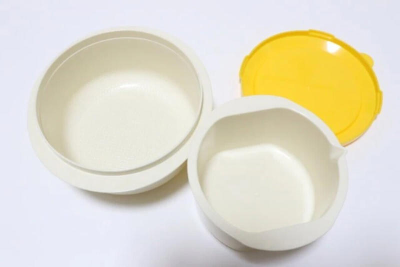 えっレンジでいけんの！？簡単にアレを作れる100均キッチン便利グッズ, 揚げないのにパリパリ！レンジだけで作れるヘルシーチップス, 油を使わないのでヘルシーなのもうれしいポイント, フライパン不要！レンジだけでふわふわだし巻き卵, 最後に押し型フタで形を整えれば完成, レンジで本格中華？！ふわふわのかに玉が作れる神アイテム, 火を使わずに作れるので、料理初心者でも簡単