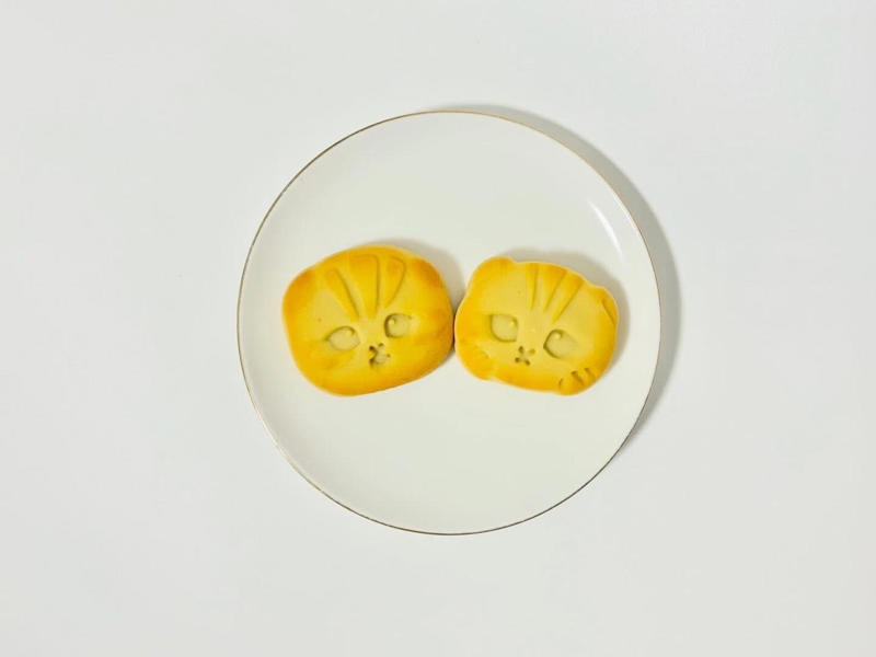 くろねこパケが可愛い, 見た目も味も楽しめるショコラ, ふたごねこちゃんにキュンッ！ , キャラメル風味の餡入り
