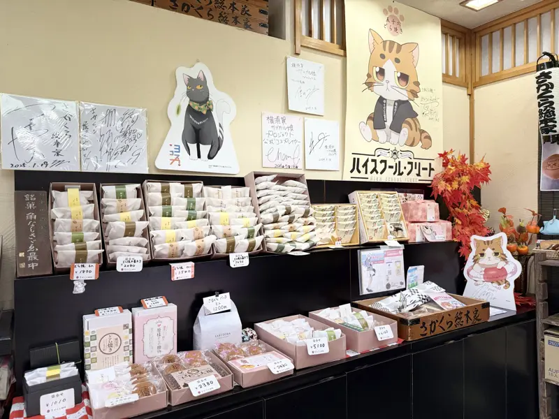 自家製餡たっぷりどらやき（270円）, 海軍の記憶を刻むどら焼き・コーヒークリーム」（270円）, 一日200個。変わらない職人の手仕事, 老舗和菓子店にアニメの風が吹いた, 若き経営陣の「挑戦心」, 若い世代だからこそ挑戦する