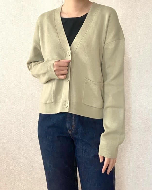 無印良品では、羽織りとしても使える「楽ちんトップス」を値下げ価格で販売中です。, 襟がついた、きれいめコーデにぴったりなカーディガン。, 洗濯機で洗えて、お手入れも楽ちんです。, 裾と袖口のリブ編みがアクセント！, 羽織としても使えて着回し力バツグン！, 春まで着回せるカーディガンなら、ユニクロの「スムースコットンVネックショートカーディガン」もおすすめです。, 素材はコットン100％で、チクチク感がなくやさしい肌触り。