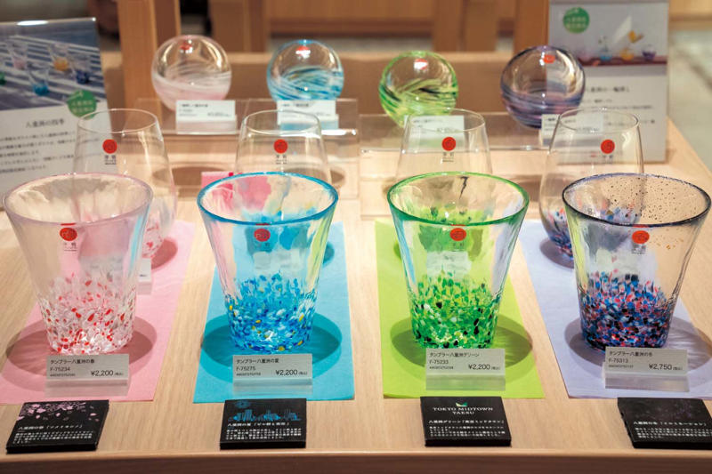 個性あふれる伝統のガラス製品『津軽びいどろ 東京ミッドタウン八重洲店』, 『津軽びいどろ 東京ミッドタウン八重洲店』店舗詳細, 日々の暮らしに江戸の薫りを添えて『京はし 満津金』, 『京はし 満津金』店舗詳細, 日常使いにこだわった伝承の江戸箒『白木屋傳兵衛』, 『白木屋傳兵衛』店舗詳細, 使うほどに手になじみ愛着も増してゆく『ポスタルコショップ』, 『ポスタルコショップ』店舗詳細, この軽さ一度手に取る価値あり！ 『TO&amp;FRO TOKYO』