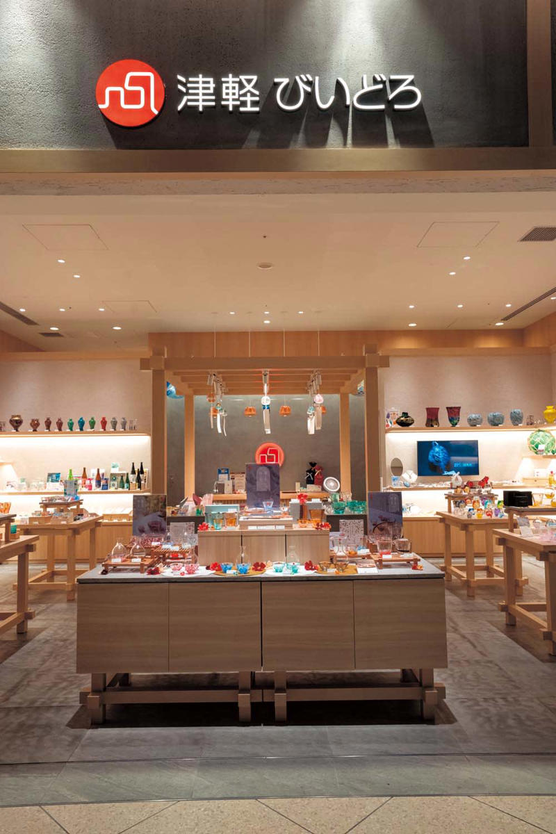 個性あふれる伝統のガラス製品『津軽びいどろ 東京ミッドタウン八重洲店』, 『津軽びいどろ 東京ミッドタウン八重洲店』店舗詳細, 日々の暮らしに江戸の薫りを添えて『京はし 満津金』, 『京はし 満津金』店舗詳細, 日常使いにこだわった伝承の江戸箒『白木屋傳兵衛』, 『白木屋傳兵衛』店舗詳細, 使うほどに手になじみ愛着も増してゆく『ポスタルコショップ』, 『ポスタルコショップ』店舗詳細, この軽さ一度手に取る価値あり！ 『TO&amp;FRO TOKYO』