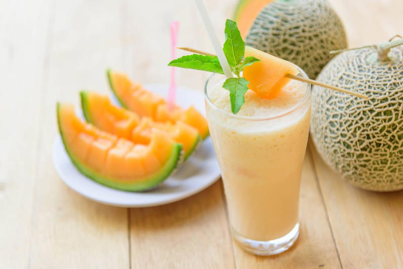 1. กรานิต้าแตงโมผสมมะนาว (Watermelon &amp; Lime Granita), 2. กรีกโยเกิร์ตผลไม้รวม (Greek Yogurt Bark), 3. ชามะนาวน้ำผึ้งโซดา (Honey Lemon Iced Tea Soda), 4. สลัดแตงกวาญี่ปุ่นน้ำมันงา (Refreshing Smashed Cucumber Salad), 5. นมแคนตาลูปปั่น (Low-Fat Cantaloupe Smoothie)