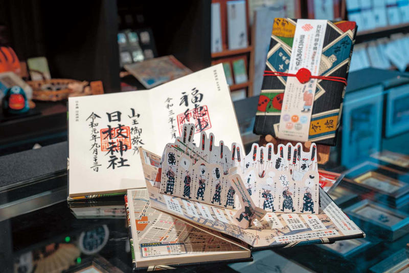 個性あふれる伝統のガラス製品『津軽びいどろ 東京ミッドタウン八重洲店』, 『津軽びいどろ 東京ミッドタウン八重洲店』店舗詳細, 日々の暮らしに江戸の薫りを添えて『京はし 満津金』, 『京はし 満津金』店舗詳細, 日常使いにこだわった伝承の江戸箒『白木屋傳兵衛』, 『白木屋傳兵衛』店舗詳細, 使うほどに手になじみ愛着も増してゆく『ポスタルコショップ』, 『ポスタルコショップ』店舗詳細, この軽さ一度手に取る価値あり！ 『TO&amp;FRO TOKYO』