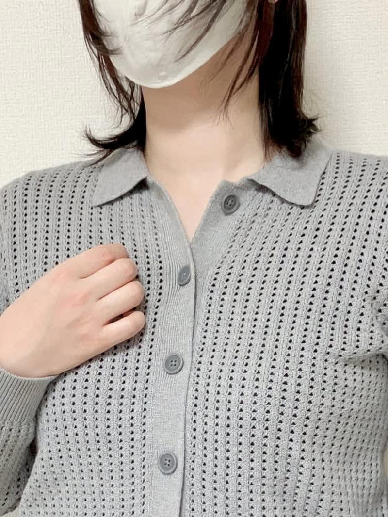 無印良品では、羽織りとしても使える「楽ちんトップス」を値下げ価格で販売中です。, 襟がついた、きれいめコーデにぴったりなカーディガン。, 洗濯機で洗えて、お手入れも楽ちんです。, 裾と袖口のリブ編みがアクセント！, 羽織としても使えて着回し力バツグン！, 春まで着回せるカーディガンなら、ユニクロの「スムースコットンVネックショートカーディガン」もおすすめです。, 素材はコットン100％で、チクチク感がなくやさしい肌触り。