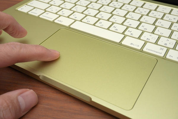 軽量・コンパクトな13インチ　MacBook初のカラバリ「シトラス」, 新しいMacBookユーザー獲得を狙う入門機, A18 Proチップと8GBユニファイドメモリの実力, 最速USB 3のデジタルポートは上手く使いこなしたい