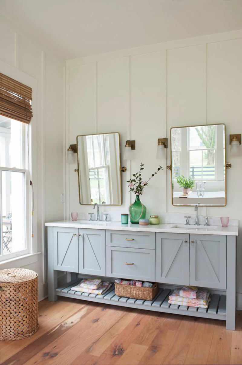 It Creates a Calming Atmosphere, It Has Staying Power, It's Versatile and Easy to Style, It Makes a Bathroom Look Bigger