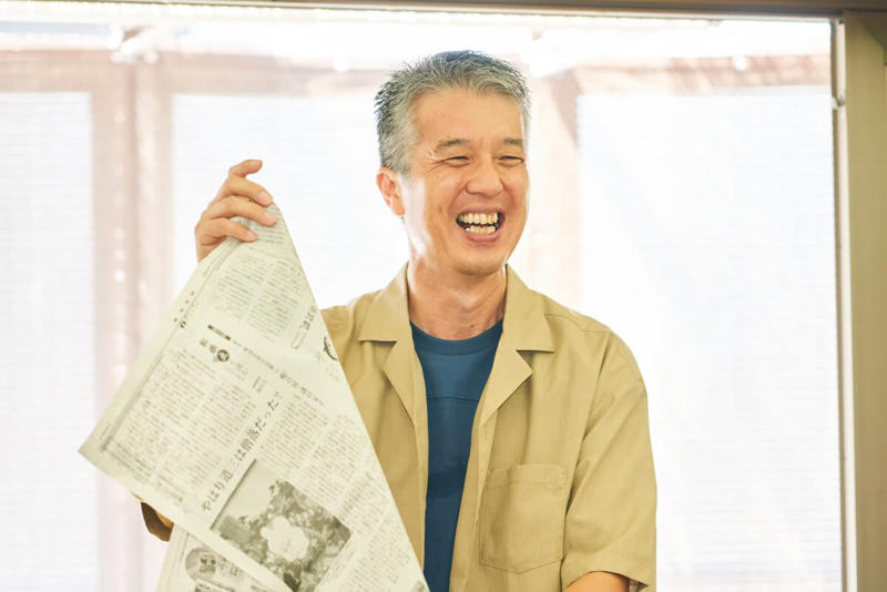 新聞紙1部で炊ける。その仕組みとは？, 電気もガスも使わない、シンプルな構造, 「もったいない」から始まった挑戦, 廃棄される内なべを見て, 製品名にも隠されたタイガー魔法瓶の「魔法」, なぜ燃料は「新聞紙」なのか, 試作70台以上。安全を最優先にたどり着いた構造, 100円ショップとホームセンターを巡る日々, 燃え残りをなくすための2つの投入口, 使い方のポイントと後片付け, すすは？ 洗剤は必要？, 災害現場で感じたこと, “使ったことがない”という壁, 子どもたちの成功体験が、防災力になる, “いつも”使えるから、“もしも”にも強い, 日常と非常時を分けない設計思想, 防災現場の「声」から生まれた最新の進化