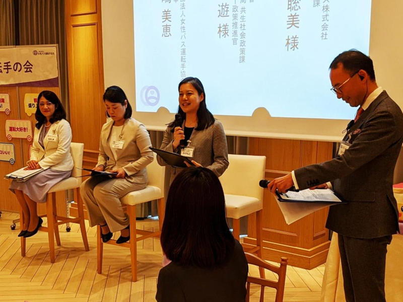 「私にもバスが運転できる？」, ３年半ぶりの開催, 新卒の女性所長誕生, 私鉄系バス会社も参加, バス業界の今昔を聞く, 医療・介護職マッチングから転身
