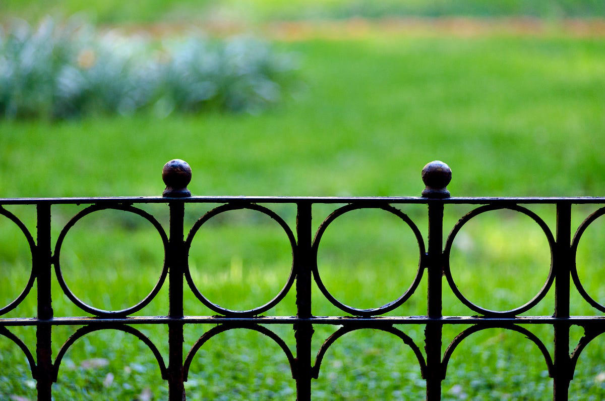 Why Edging Matters, Types of Edging, Free: Hand Edging, Almost Free: Glass Bottle Edging , Practically Free: Natural Log Edging, Inexpensive: Plastic Edging, Inexpensive: Woven Willow Edging, Inexpensive: Cedar Edging, Inexpensive: Landscape Timber Edging, Inexpensive: Bamboo Edging, Inexpensive: Pound-In Plastic Edging, Inexpensive: Metal Edging, Less Expensive: Scalloped Terracotta Edging, Less Expensive: Brick Edging, Less Expensive: Eucalyptus Wood Border Edging, Less Expensive: Grass and Shrub Edging, Less Expensive: Mixed Plant Edging,  Less Expensive: Gravel Edging, Less Expensive: Recycled Rubber Edging, Less Expensive: Stone and Gravel Edging, Less Expensive: Stone Pillar Edging , Moderately Expensive: Tidy Living Hedge Edging, Moderately Expensive: Weathering Steel Edging, Moderately Expensive: Paver Stone Edging, Moderately Expensive: Flagstone Edging, Expensive: Concrete Wall Edging, Expensive: Brick Wall Edging, Expensive: Decorative Fence Edging, Expensive: Raised-Garden Bed Edging, Expensive: Poured Concrete Edging, Various Prices: Natural Rock Edging, Various Prices: Antique Ironwork Border