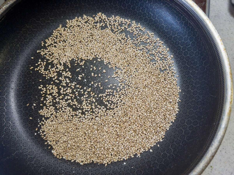 水菜の胡麻和えを作るのにかかる時間, 水菜の胡麻和えのカロリー, 止まらない美味しさ！水菜の胡麻和え, 水菜の胡麻和えの材料（2人分）, 水菜の胡麻和えの作り方