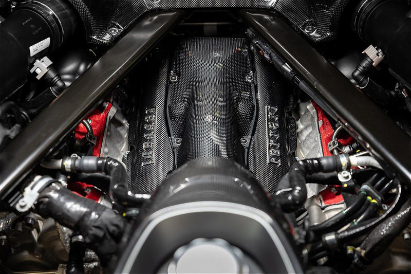 1050psの強心臓を持つ849テスタロッサ, 1000psを達成したSF90ストラダーレ, 伝統のネーミング“テスタロッサ”の意味, 従順と過激、ふたつの顔を両立