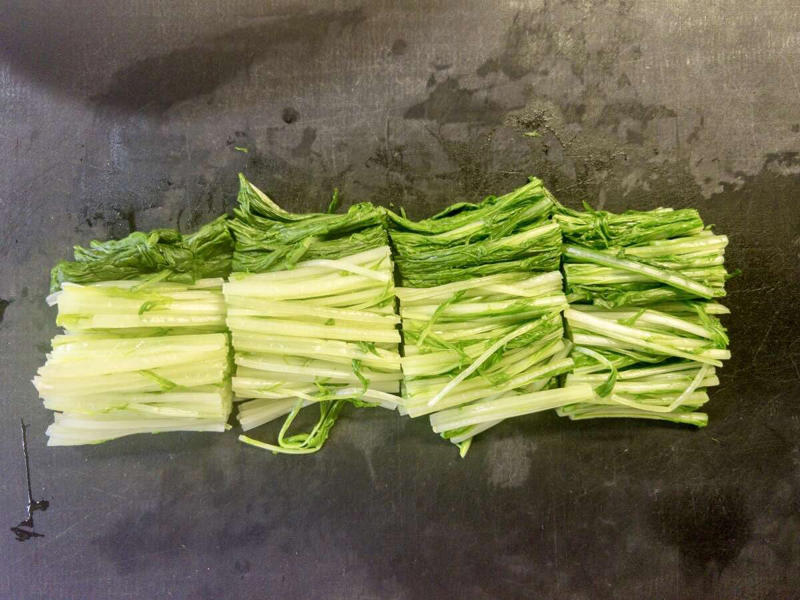 水菜の胡麻和えを作るのにかかる時間, 水菜の胡麻和えのカロリー, 止まらない美味しさ！水菜の胡麻和え, 水菜の胡麻和えの材料（2人分）, 水菜の胡麻和えの作り方