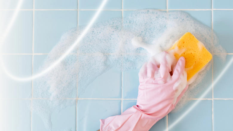 Remove stubborn stains on pots and pans, Get rid of grease stains on glass bakeware, Strip seasoning off of cast iron cookware, Get cooked-on gunk off grill grates, Make oil stains disappear from your driveway, Remove soap scum sitting on tubs, showers, and tile, Tackle hard water buildup on showerheads