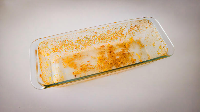 Remove stubborn stains on pots and pans, Get rid of grease stains on glass bakeware, Strip seasoning off of cast iron cookware, Get cooked-on gunk off grill grates, Make oil stains disappear from your driveway, Remove soap scum sitting on tubs, showers, and tile, Tackle hard water buildup on showerheads