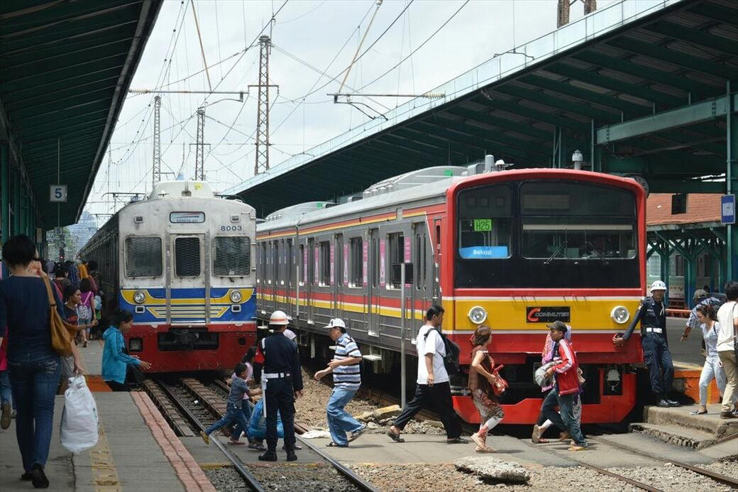 東急線の顔が「ジャカルタの顔」に, 「屋根の上まで人」だった時代, 輸出手続きのさまざまな苦労, メンテナンスのサポート体制は, 現地職員を受け入れて研修も, コロナ禍がなければ「追加輸出」も？, 「街づくり」はこれからの課題