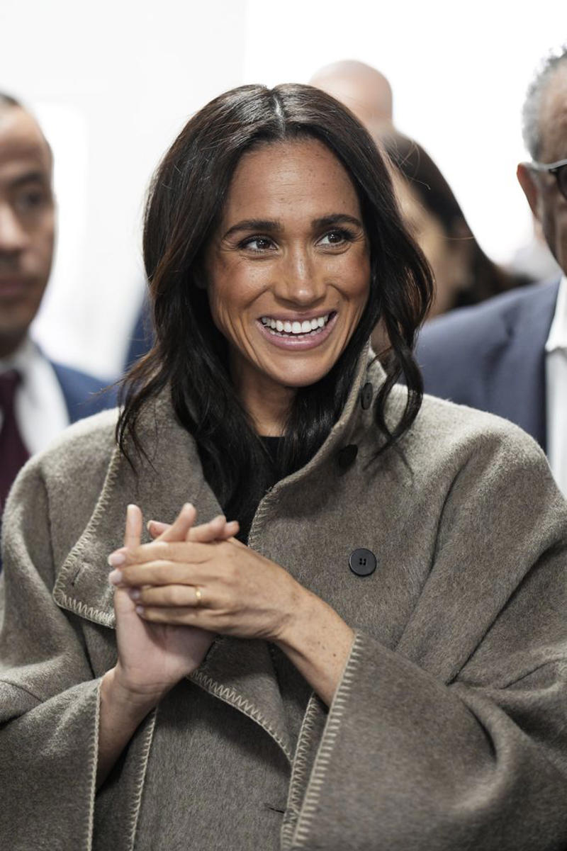 The deeper meaning behind Meghan's jewellery choice, Meghan's engagement ring – all the details, Meghan's extra diamond sparkler, A minimalist look