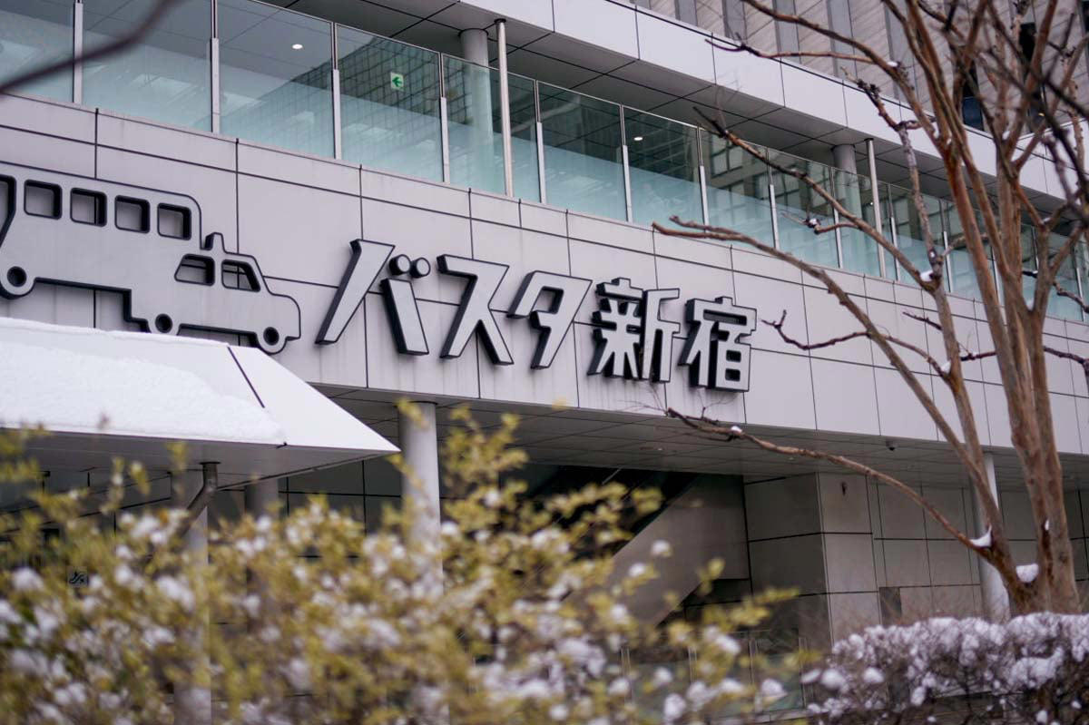 空間を売り始めた高速バス, 需給バランスの歪み, 機会損失と法的リスク, 安価な移動とプライバシーの衝突, ペナルティ強化と空間販売, AIとDXによる座席運用, 洗練された移動サービスへの転換