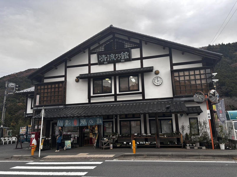グルメや景色を楽しめる神奈川県の魅力を感じる道の駅へ, 1｜2025年リニューアル！ 超絶品・柚子胡椒が名物の道の駅, 道の駅 山北（山北町）, 2｜湘南エリア初！ 最新グルメが集結する話題の道の駅, 道の駅 湘南ちがさき（茅ヶ崎市）, 3｜関東屈指の絶景！ 芦ノ湖を一望できる道の駅, 道の駅 箱根峠（箱根町）, 4｜神奈川の食のテーマパーク！ 進化を続ける人気道の駅, 道の駅 足柄・金太郎のふるさと（南足柄市）, 5｜神奈川県唯一の村！ 自然と個性派グルメが魅力の道の駅, 道の駅 清川（清川村）, 【まとめ】神奈川県の道の駅は“旅の目的地”
