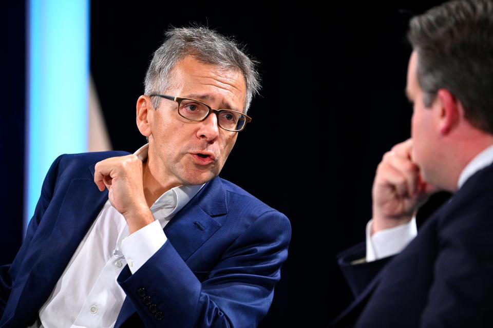 ノーベル賞経済学者、ポール・クルーグマン, ユーラシア・グループ社長、イアン・ブレマー, パーシング・スクエア創設者、ビル・アックマン, ユーロ・パシフィック・アセット・マネジメント チーフエコノミスト、ペーター・シフ, エバーコア創設者兼シニア・チェアマン、ロジャー・アルトマン