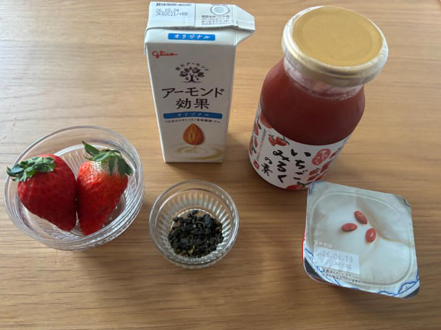 ・ゴンチャの「いちご杏仁」, ・かわいいの権化みたいなドリンク来た, ・美味しかったので自宅で再現を試みた, ・自作のいちご杏仁アーモンドミルクティーの味は……？