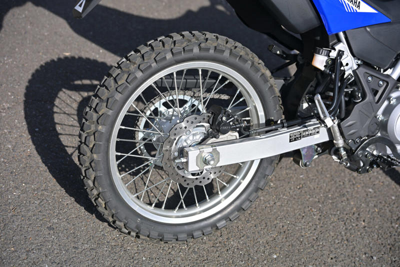 ヤマハ WR125Rは125ccの常識を超える？, ヤマハ WR125R メーカー希望小売価格：539,000円, エンジンスペック (1/2), エンジンスペック (2/2), VVAが搭載されているエンジンのシリンダーヘッド周辺, メーターに「VVA」の文字が浮かび上がる, WR125Rの公式サイトはこちら, 装備を整え、いざ走行へ！, 【市街地編】桜井つぐみの感想, 【市街地編】横田の感想, 【市街地編】関野カメラマンの感想, 【郊外の幹線道路編】桜井つぐみの感想, 【郊外の幹線道路編】横田の感想, 【郊外の幹線道路編】関野カメラマンの感想, 【ワインディング編】桜井つぐみの感想, 【ワインディング編】横田の感想, 【ワインディング編】関野カメラマンの感想, 【オフロード編】桜井つぐみの感想 (1/2), 【オフロード編】桜井つぐみの感想 (2/2), 【オフロード編】横田の感想 (1/2), 【オフロード編】横田の感想 (2/2), 【オフロード編】関野カメラマンの感想, ディテール紹介 (1/2), ディテール紹介 (2/2), コンパクトな液晶メーター, 左側にサイレンサーを配置, キーロック式のツールボックス, リヤのディスクブレーキ, 大型のLEDテールランプ, フロントフォーク, ラジエターとABSユニット, タンデムステップ, ヘルメットホルダー, リンク式モノクロスサスペンション, ハンドルスイッチ, WR125Rは、どんなライダーにオススメ？ (1/2), WR125Rは、どんなライダーにオススメ？ (2/2)