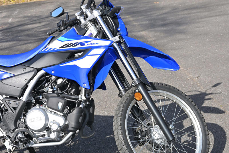 ヤマハ WR125Rは125ccの常識を超える？, ヤマハ WR125R メーカー希望小売価格：539,000円, エンジンスペック (1/2), エンジンスペック (2/2), VVAが搭載されているエンジンのシリンダーヘッド周辺, メーターに「VVA」の文字が浮かび上がる, WR125Rの公式サイトはこちら, 装備を整え、いざ走行へ！, 【市街地編】桜井つぐみの感想, 【市街地編】横田の感想, 【市街地編】関野カメラマンの感想, 【郊外の幹線道路編】桜井つぐみの感想, 【郊外の幹線道路編】横田の感想, 【郊外の幹線道路編】関野カメラマンの感想, 【ワインディング編】桜井つぐみの感想, 【ワインディング編】横田の感想, 【ワインディング編】関野カメラマンの感想, 【オフロード編】桜井つぐみの感想 (1/2), 【オフロード編】桜井つぐみの感想 (2/2), 【オフロード編】横田の感想 (1/2), 【オフロード編】横田の感想 (2/2), 【オフロード編】関野カメラマンの感想, ディテール紹介 (1/2), ディテール紹介 (2/2), コンパクトな液晶メーター, 左側にサイレンサーを配置, キーロック式のツールボックス, リヤのディスクブレーキ, 大型のLEDテールランプ, フロントフォーク, ラジエターとABSユニット, タンデムステップ, ヘルメットホルダー, リンク式モノクロスサスペンション, ハンドルスイッチ, WR125Rは、どんなライダーにオススメ？ (1/2), WR125Rは、どんなライダーにオススメ？ (2/2)