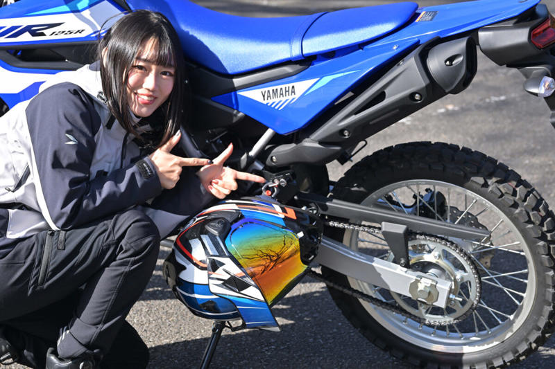 ヤマハ WR125Rは125ccの常識を超える？, ヤマハ WR125R メーカー希望小売価格：539,000円, エンジンスペック (1/2), エンジンスペック (2/2), VVAが搭載されているエンジンのシリンダーヘッド周辺, メーターに「VVA」の文字が浮かび上がる, WR125Rの公式サイトはこちら, 装備を整え、いざ走行へ！, 【市街地編】桜井つぐみの感想, 【市街地編】横田の感想, 【市街地編】関野カメラマンの感想, 【郊外の幹線道路編】桜井つぐみの感想, 【郊外の幹線道路編】横田の感想, 【郊外の幹線道路編】関野カメラマンの感想, 【ワインディング編】桜井つぐみの感想, 【ワインディング編】横田の感想, 【ワインディング編】関野カメラマンの感想, 【オフロード編】桜井つぐみの感想 (1/2), 【オフロード編】桜井つぐみの感想 (2/2), 【オフロード編】横田の感想 (1/2), 【オフロード編】横田の感想 (2/2), 【オフロード編】関野カメラマンの感想, ディテール紹介 (1/2), ディテール紹介 (2/2), コンパクトな液晶メーター, 左側にサイレンサーを配置, キーロック式のツールボックス, リヤのディスクブレーキ, 大型のLEDテールランプ, フロントフォーク, ラジエターとABSユニット, タンデムステップ, ヘルメットホルダー, リンク式モノクロスサスペンション, ハンドルスイッチ, WR125Rは、どんなライダーにオススメ？ (1/2), WR125Rは、どんなライダーにオススメ？ (2/2)