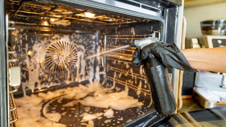 Remove stubborn stains on pots and pans, Get rid of grease stains on glass bakeware, Strip seasoning off of cast iron cookware, Get cooked-on gunk off grill grates, Make oil stains disappear from your driveway, Remove soap scum sitting on tubs, showers, and tile, Tackle hard water buildup on showerheads