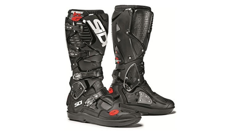 Fox Instinct, TCX Drifter, Alpinestars Tech 10, Alpinestars Corozal, Sidi Adventure 2 GoreTex, Forma Adventure, Klim Adventure GTX, Ravit Discovery GTX, Daytona Road Star GTX, Sidi Crossfire 3 SRS, Alpinestars Toucan, Gaerne SG-12, Leatt Moto 5.5 FlexLock Enduro, Methodology