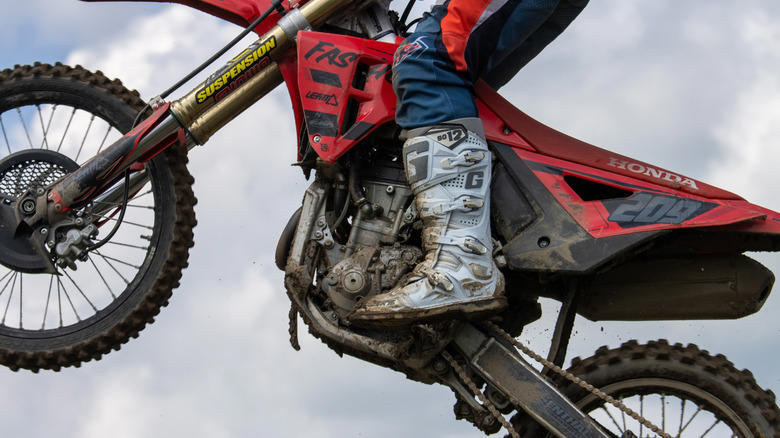 Fox Instinct, TCX Drifter, Alpinestars Tech 10, Alpinestars Corozal, Sidi Adventure 2 GoreTex, Forma Adventure, Klim Adventure GTX, Ravit Discovery GTX, Daytona Road Star GTX, Sidi Crossfire 3 SRS, Alpinestars Toucan, Gaerne SG-12, Leatt Moto 5.5 FlexLock Enduro, Methodology