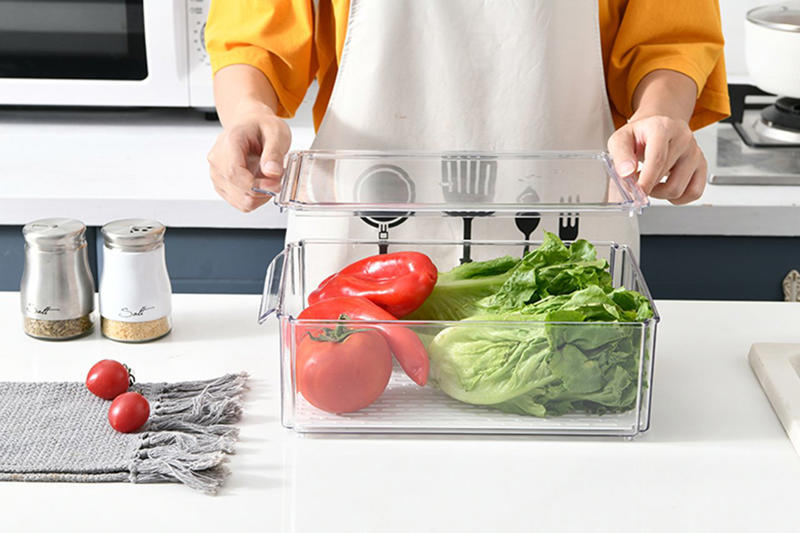 Mistake: Leaving Your Greens Loose in the Crisper Drawer, Mistake: Storing Fresh Produce in Sealed Plastic Bags, Mistake: Leaving Berries Exposed to Air and Trapped Moisture, Mistake: Keeping Fresh Herbs Too Dry