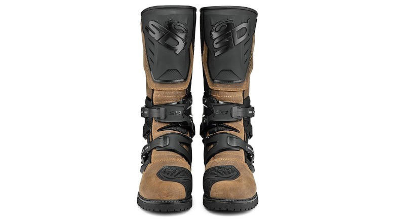 Fox Instinct, TCX Drifter, Alpinestars Tech 10, Alpinestars Corozal, Sidi Adventure 2 GoreTex, Forma Adventure, Klim Adventure GTX, Ravit Discovery GTX, Daytona Road Star GTX, Sidi Crossfire 3 SRS, Alpinestars Toucan, Gaerne SG-12, Leatt Moto 5.5 FlexLock Enduro, Methodology