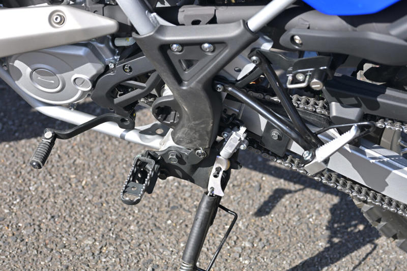 ヤマハ WR125Rは125ccの常識を超える？, ヤマハ WR125R メーカー希望小売価格：539,000円, エンジンスペック (1/2), エンジンスペック (2/2), VVAが搭載されているエンジンのシリンダーヘッド周辺, メーターに「VVA」の文字が浮かび上がる, WR125Rの公式サイトはこちら, 装備を整え、いざ走行へ！, 【市街地編】桜井つぐみの感想, 【市街地編】横田の感想, 【市街地編】関野カメラマンの感想, 【郊外の幹線道路編】桜井つぐみの感想, 【郊外の幹線道路編】横田の感想, 【郊外の幹線道路編】関野カメラマンの感想, 【ワインディング編】桜井つぐみの感想, 【ワインディング編】横田の感想, 【ワインディング編】関野カメラマンの感想, 【オフロード編】桜井つぐみの感想 (1/2), 【オフロード編】桜井つぐみの感想 (2/2), 【オフロード編】横田の感想 (1/2), 【オフロード編】横田の感想 (2/2), 【オフロード編】関野カメラマンの感想, ディテール紹介 (1/2), ディテール紹介 (2/2), コンパクトな液晶メーター, 左側にサイレンサーを配置, キーロック式のツールボックス, リヤのディスクブレーキ, 大型のLEDテールランプ, フロントフォーク, ラジエターとABSユニット, タンデムステップ, ヘルメットホルダー, リンク式モノクロスサスペンション, ハンドルスイッチ, WR125Rは、どんなライダーにオススメ？ (1/2), WR125Rは、どんなライダーにオススメ？ (2/2)