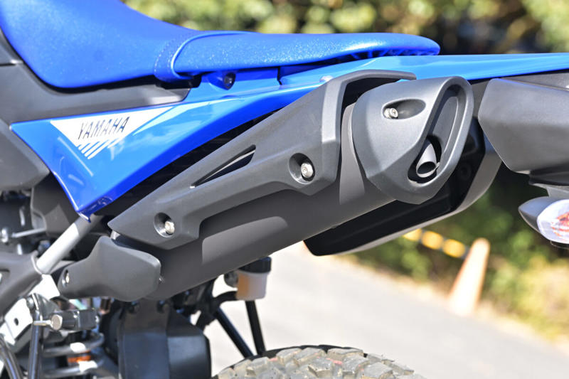 ヤマハ WR125Rは125ccの常識を超える？, ヤマハ WR125R メーカー希望小売価格：539,000円, エンジンスペック (1/2), エンジンスペック (2/2), VVAが搭載されているエンジンのシリンダーヘッド周辺, メーターに「VVA」の文字が浮かび上がる, WR125Rの公式サイトはこちら, 装備を整え、いざ走行へ！, 【市街地編】桜井つぐみの感想, 【市街地編】横田の感想, 【市街地編】関野カメラマンの感想, 【郊外の幹線道路編】桜井つぐみの感想, 【郊外の幹線道路編】横田の感想, 【郊外の幹線道路編】関野カメラマンの感想, 【ワインディング編】桜井つぐみの感想, 【ワインディング編】横田の感想, 【ワインディング編】関野カメラマンの感想, 【オフロード編】桜井つぐみの感想 (1/2), 【オフロード編】桜井つぐみの感想 (2/2), 【オフロード編】横田の感想 (1/2), 【オフロード編】横田の感想 (2/2), 【オフロード編】関野カメラマンの感想, ディテール紹介 (1/2), ディテール紹介 (2/2), コンパクトな液晶メーター, 左側にサイレンサーを配置, キーロック式のツールボックス, リヤのディスクブレーキ, 大型のLEDテールランプ, フロントフォーク, ラジエターとABSユニット, タンデムステップ, ヘルメットホルダー, リンク式モノクロスサスペンション, ハンドルスイッチ, WR125Rは、どんなライダーにオススメ？ (1/2), WR125Rは、どんなライダーにオススメ？ (2/2)