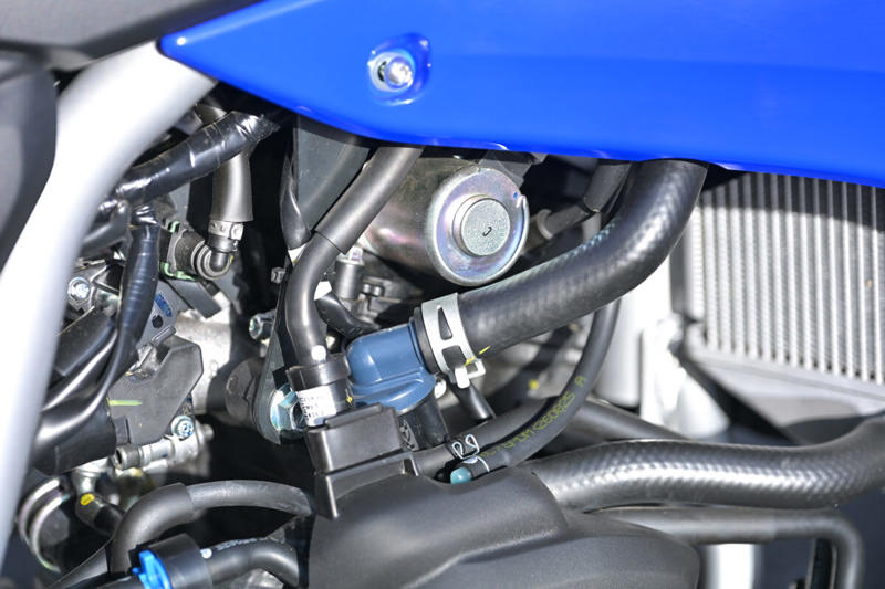 ヤマハ WR125Rは125ccの常識を超える？, ヤマハ WR125R メーカー希望小売価格：539,000円, エンジンスペック (1/2), エンジンスペック (2/2), VVAが搭載されているエンジンのシリンダーヘッド周辺, メーターに「VVA」の文字が浮かび上がる, WR125Rの公式サイトはこちら, 装備を整え、いざ走行へ！, 【市街地編】桜井つぐみの感想, 【市街地編】横田の感想, 【市街地編】関野カメラマンの感想, 【郊外の幹線道路編】桜井つぐみの感想, 【郊外の幹線道路編】横田の感想, 【郊外の幹線道路編】関野カメラマンの感想, 【ワインディング編】桜井つぐみの感想, 【ワインディング編】横田の感想, 【ワインディング編】関野カメラマンの感想, 【オフロード編】桜井つぐみの感想 (1/2), 【オフロード編】桜井つぐみの感想 (2/2), 【オフロード編】横田の感想 (1/2), 【オフロード編】横田の感想 (2/2), 【オフロード編】関野カメラマンの感想, ディテール紹介 (1/2), ディテール紹介 (2/2), コンパクトな液晶メーター, 左側にサイレンサーを配置, キーロック式のツールボックス, リヤのディスクブレーキ, 大型のLEDテールランプ, フロントフォーク, ラジエターとABSユニット, タンデムステップ, ヘルメットホルダー, リンク式モノクロスサスペンション, ハンドルスイッチ, WR125Rは、どんなライダーにオススメ？ (1/2), WR125Rは、どんなライダーにオススメ？ (2/2)