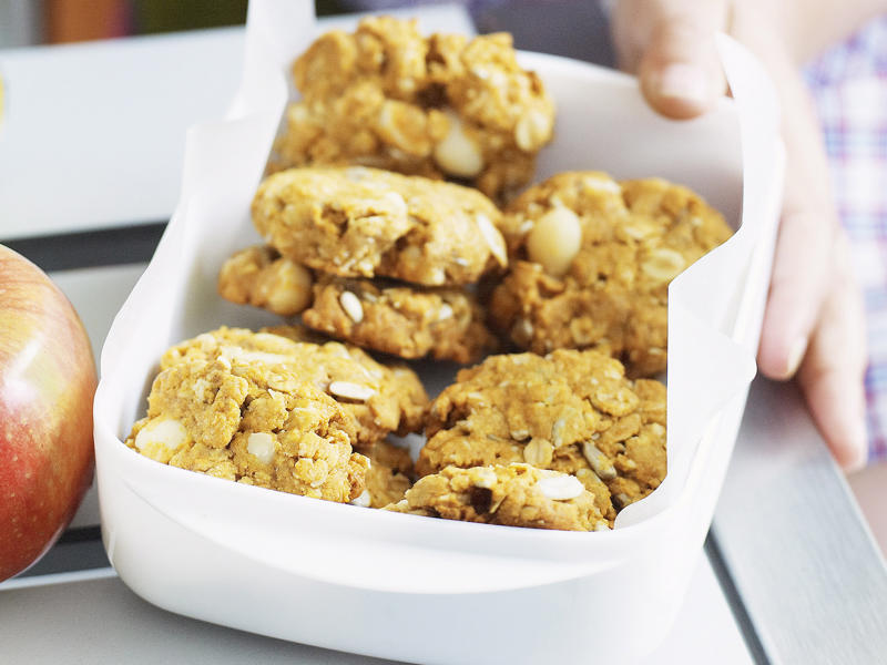 Ingredients, Test Kitchen tip, How to make this Anzac biscuits recipe, What makes Anzac biscuits chewy or crunchy?, How long can Anzac biscuits be stored?, What type of oats work best?, Recipe variation, What’s the story behind Anzac biscuits?, You’ll need these …, Variations on the Anzac biscuit