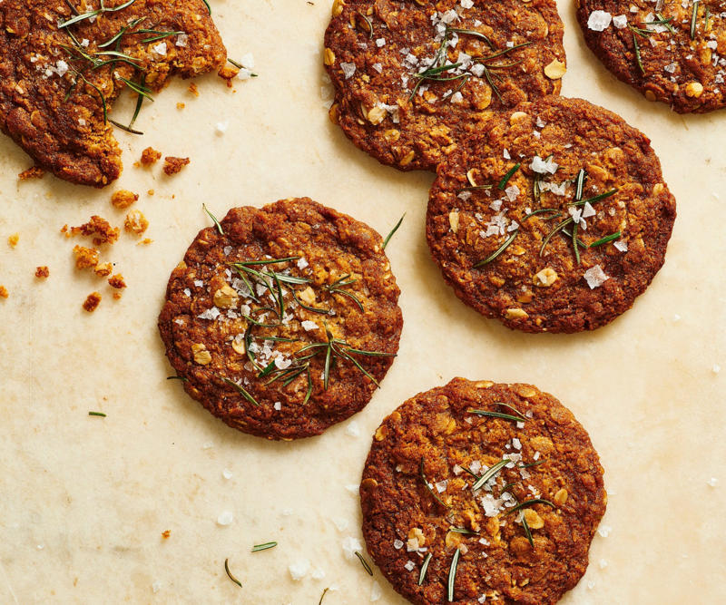 Ingredients, Test Kitchen tip, How to make this Anzac biscuits recipe, What makes Anzac biscuits chewy or crunchy?, How long can Anzac biscuits be stored?, What type of oats work best?, Recipe variation, What’s the story behind Anzac biscuits?, You’ll need these …, Variations on the Anzac biscuit