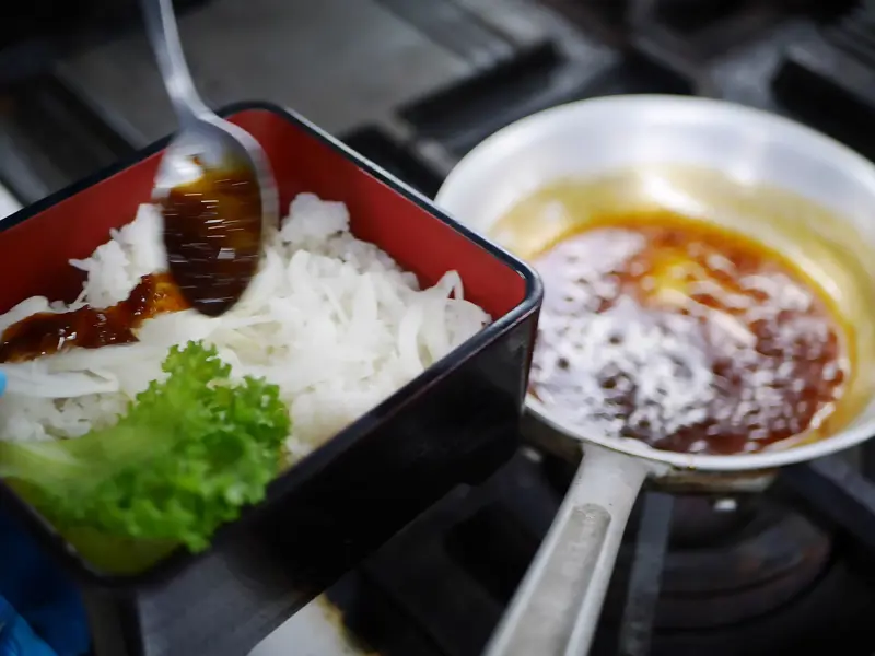 健康型有料老人ホーム内にある、本格レストラン, 特別感ある肉料理を提供したい。想いをのせた “ウエットエイジングビーフ”, “マグロの角煮”が主役級の存在感を放つ前菜, 佐島の景色とともに味わう、再訪したくなる満足感