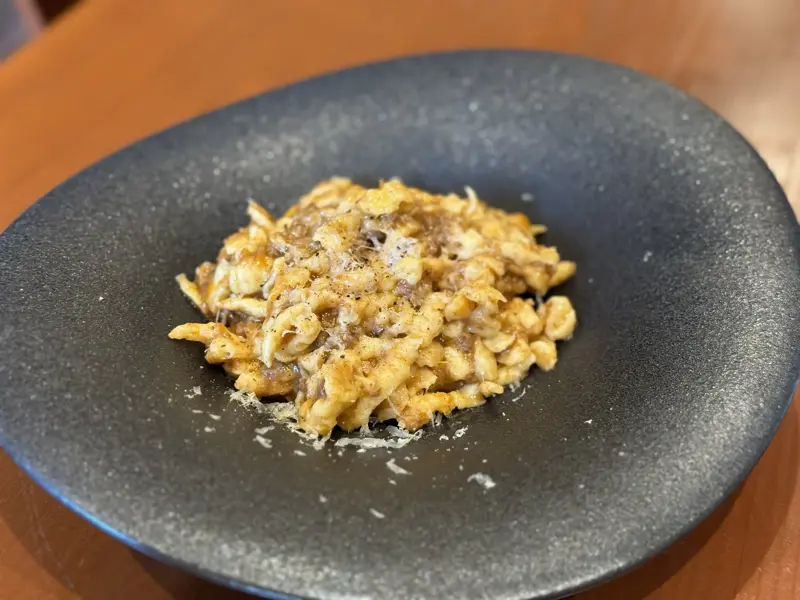 おろし金から生まれる自家製もちもちパスタ, ミニャクリス ポロネーゼ（1,700円）, イタリア郷土料理とワインが楽しめる, ワインがほどく、心の距離, この場所で、これからも