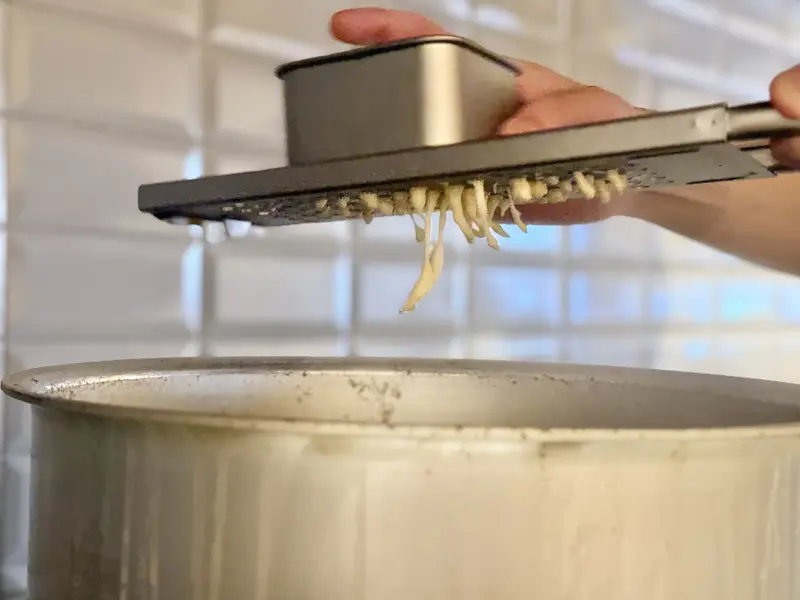 おろし金から生まれる自家製もちもちパスタ, ミニャクリス ポロネーゼ（1,700円）, イタリア郷土料理とワインが楽しめる, ワインがほどく、心の距離, この場所で、これからも