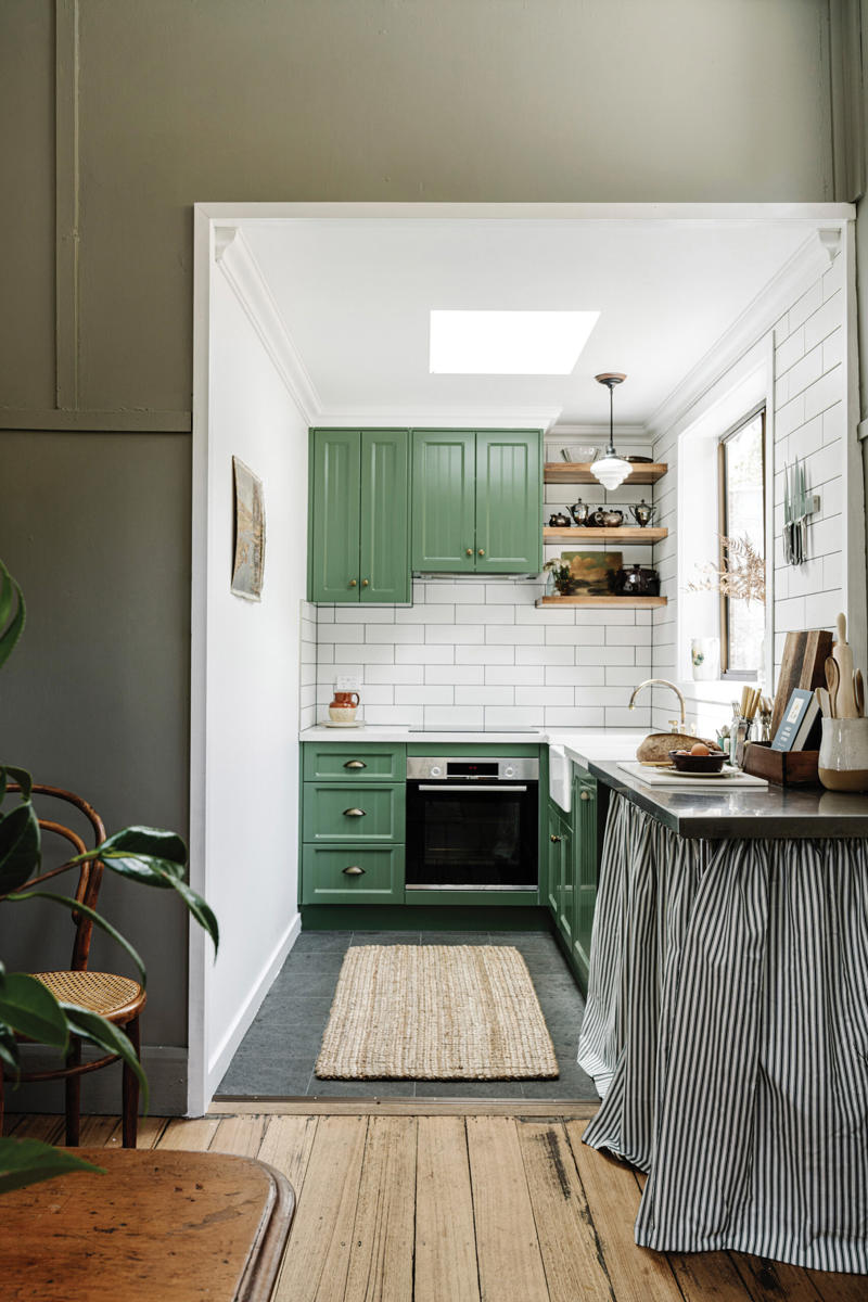 What is the purpose of a sink skirt?, How to choose the right skirt for your space, How do you make a sink skirt?, 12 ways to use sink skirts in your home ,      Green bathroom sink skirt   ,      Foam House laundry sink skirt   ,      English cottage bathroom sink skirt   ,      Keppel Sands laundry sink skirt   ,      Kara Rosenlund’s studio kitchen sink skirt   ,      Bungaberg kitchen sink skirt   ,      Cloud River Farm kitchen sink skirt   ,      Vintage kitchen sink skirt   ,      Marge’s Cottage kitchen sink skirt   ,      Old miner’s cottage kitchen sink skirt   ,      California bungalow kitchen sink skirt   ,      Bungalow kitchen sink skirt   ,      Weatherboard cottage kitchen sink skirt   