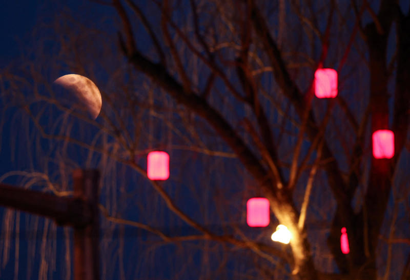 See the spectacular beauty of the red moon with lunar eclipse photos