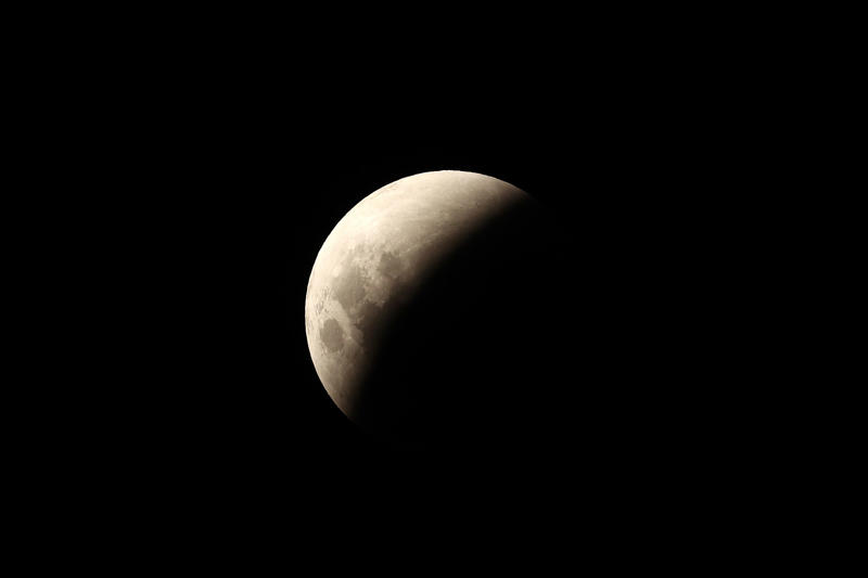 See the spectacular beauty of the red moon with lunar eclipse photos