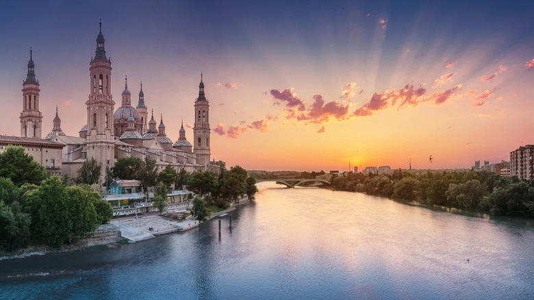 Best: Zaragoza, Best: Bardenas Reales, Best: León, Best: La Rioja, Worst: A Coruña, Worst: Bilbao, Worst: Santander, Worst: Valencia, Worst: Balearic Islands, Methodology