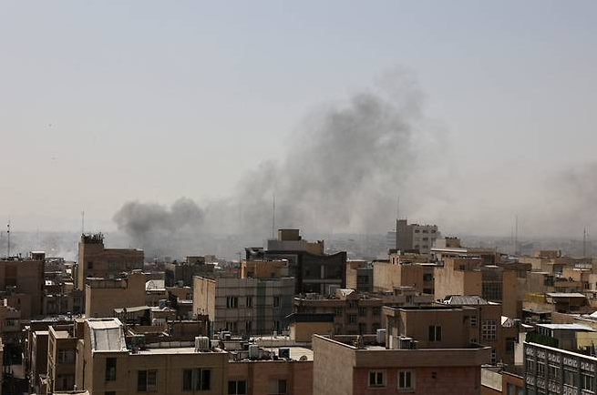 サウジアラビア、外交強調の後に「空爆促進」疑惑,  スンニ・シーアの盟主、古くからの競争構図,  ムハンマド・ビン・サルマン皇太子の態度変化、なぜ？,  戦略的計算：和解と牽制の並行,  報復と拡大の影