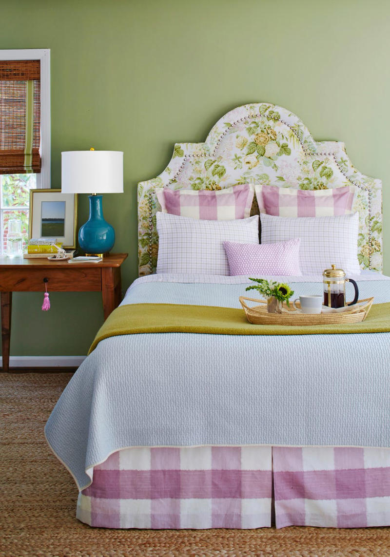 Get Ready for Guests, Throw Open the Windows, Freshen Up With Flowers, Lighten Up the Linens, Incorporate Springtime Shades, Repaint the Walls, Rearrange the Furniture, Swap Out Rugs