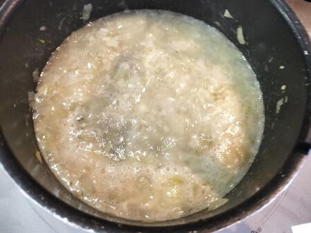 ■1、フライパンに、サラダ油を入れる→材料▲を入れてよく炒める→水を加えてコトコト煮る, ■2、別フライパンに、バターと薄力粉を入れて、小麦色になるまで炒める→材料●を加えて炒める, ■3、手順1の煮汁を手順2のフライパンに少量ずつ加えてなめらかにする, ■4、手順1の煮汁（玉ねぎ含む）を全て加えてよく混ぜる→材料■を加えて煮る, ■5、ボウルに、鶏ささみを入れる→材料△とバッター液を加えて、揉み込む→そのまま放置, ■6、手順4のフライパンに新玉ねぎを加えて煮る, ■7、材料●と■で味を整える, ■8、手順5の鶏ささみ肉にパン粉をつける→油で揚げる（衣をカリッカリに仕上げる）, ■9、器に、ご飯をよそう→熱々カレーを注ぎ入れる→熱々の鶏ささみフライと合わせて、いただきまーす！