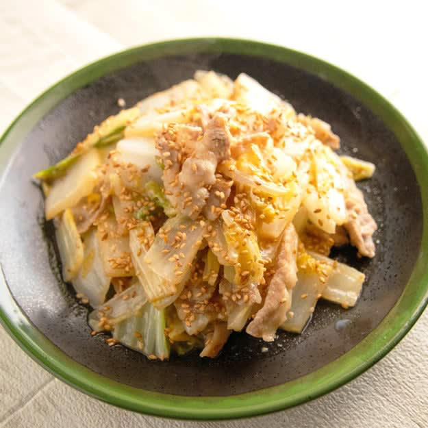 豆腐と白菜のしょうがあんかけ, 【寒い日の白菜はこうやって食べて】「体の芯からあったまる」「優しいのにちゃんとおいしい」フライパンひとつで作れる簡単おかずレシピ, 白菜と豚バラ肉のオイスターソースとろみ煮, 【白菜、余るどころか買い足すレベル】「冬はコレ一択」「10分でしみしみ」白菜と豚バラのワンパンおかずレシピ, 白菜と豚バラのバターみそ炒め, 【白菜買ったら絶対やってみて！】「バターみその香りが反則級」「ご飯が止まらない」寒い日に作りたくなる絶品レシピ
